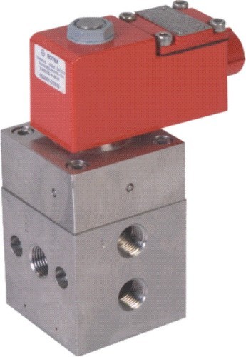 4-70 Bar 3 way Pilot Operated High Pressure Valve, Model: 31207, Size: 25 Mm