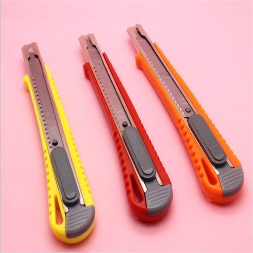 Plastic Retractable Utility Knife