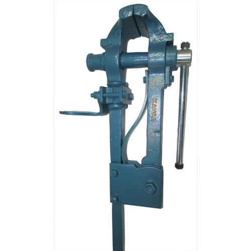 Greaded Casting Leg Vice, Base Type: Fixed, Size: 100mm