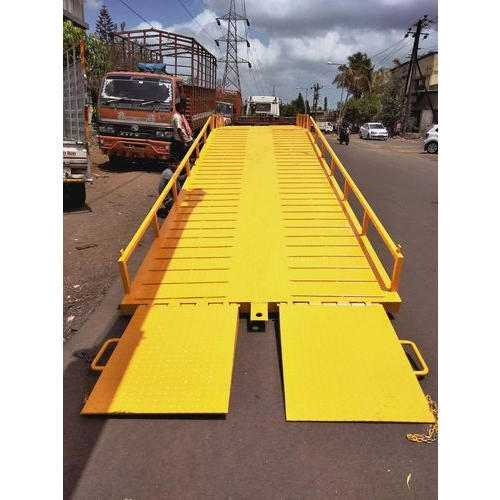 Galvanized Iron Mobile Hydraulic Dock Ramp, For Industrial