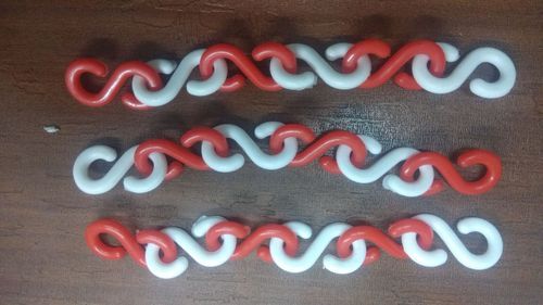 S Shape Red & White Plastic Chain 6/8mm, Packaging Size: Standard