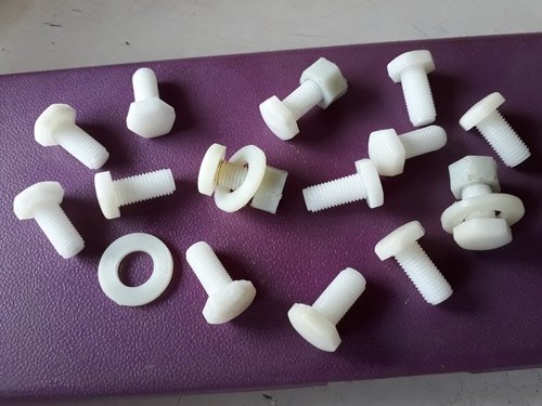 Nylon Plastics Nut & Bolts, 100, Size: M6 Bolt