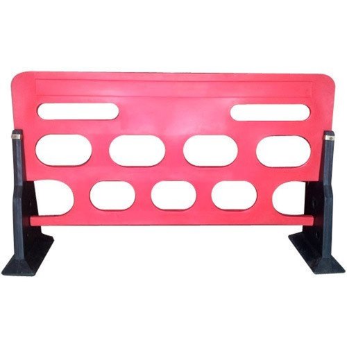 2000 Mm Black And Red LLDPE Plastic Three Piece Barricade, For Road Safety